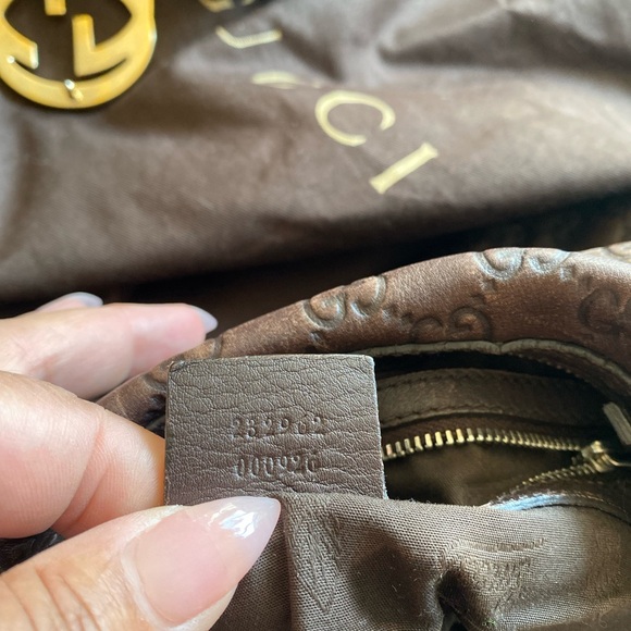 Gucci GG emblem hobo shoulder bag and matching belt - Picture 7 of 16